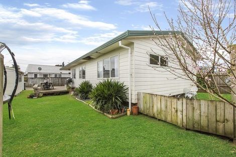 Photo of property in 2/14 Graham Road, Conifer Grove, Takanini, 2112