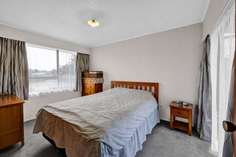 Photo of property in 6 Kamahi Place, Inglewood, 4330