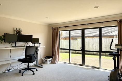 Photo of property in 6 Bellshill Close, Wattle Downs, Auckland, 2103