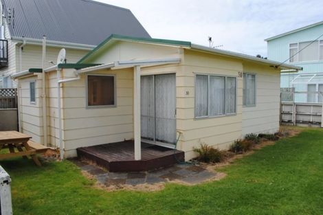 Photo of property in 30 Third Avenue, Urenui, 4377