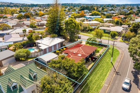 Photo of property in 42 Yeovil Road, Te Atatu Peninsula, Auckland, 0610