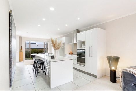 Photo of property in 18 Purchas Hill Drive, Stonefields, Auckland, 1072
