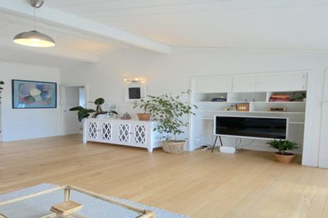 Photo of property in 1/23a Gladstone Road, Northcote, Auckland, 0627