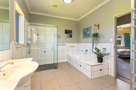 Photo of property in 9 Orakei Road, Kelvin Grove, Palmerston North, 4470