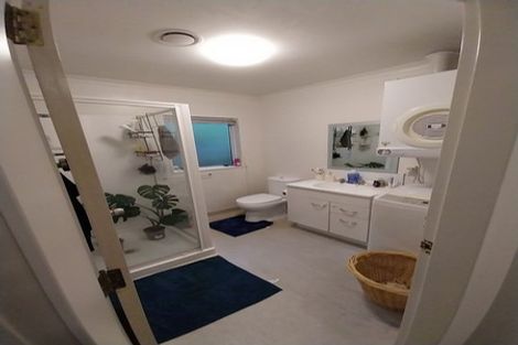 Photo of property in 64 Newlands Road, Newlands, Wellington, 6037