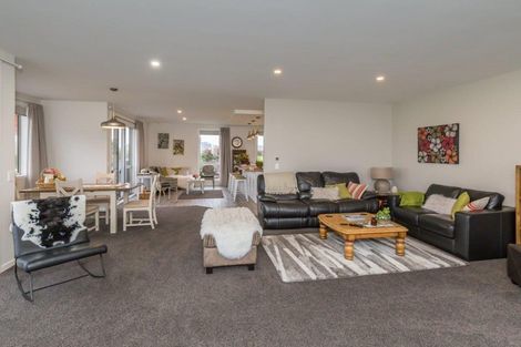 Photo of property in 9 Waipuna Grove, Levin, 5571