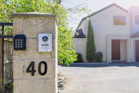 Photo of property in 40 Saint Andrews Square, Strowan, Christchurch, 8052