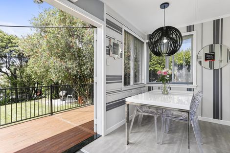 Photo of property in 55 Cliff View Drive, Green Bay, Auckland, 0604