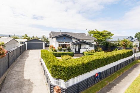 Photo of property in 6 Rosalie Terrace, Kelvin Grove, Palmerston North, 4414