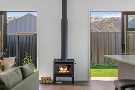 Photo of property in 51 Gillespie Street, Lake Hawea, 9382