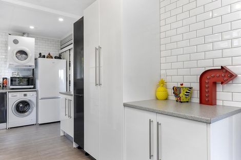 Photo of property in 55 Cliff View Drive, Green Bay, Auckland, 0604