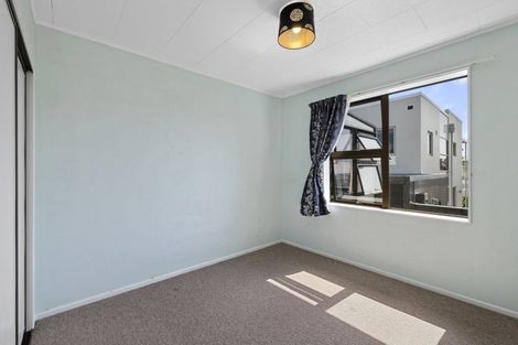 Photo of property in 17 Cutfield Road, New Plymouth, 4310