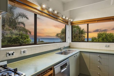 Photo of property in 20 Arapito Road, Titirangi, Auckland, 0604