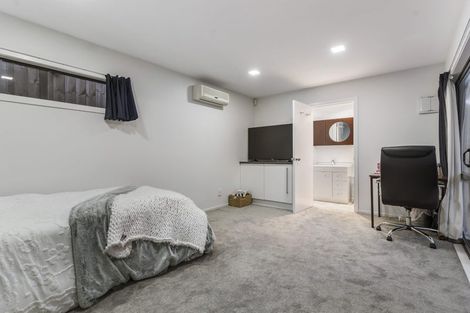 Photo of property in 1/37 Roberts Road, Glenfield, Auckland, 0629