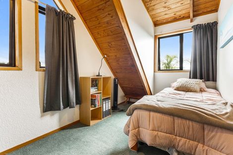 Photo of property in 14a Chablis Place, Henderson, Auckland, 0612