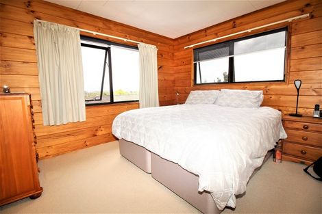 Photo of property in 1/37 South Lynn Road, Titirangi, Auckland, 0604