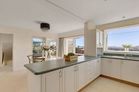 Photo of property in 2 Karoro Place, Paremata, Porirua, 5024