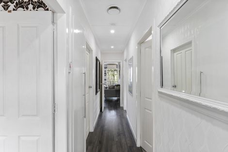 Photo of property in 55 Cliff View Drive, Green Bay, Auckland, 0604