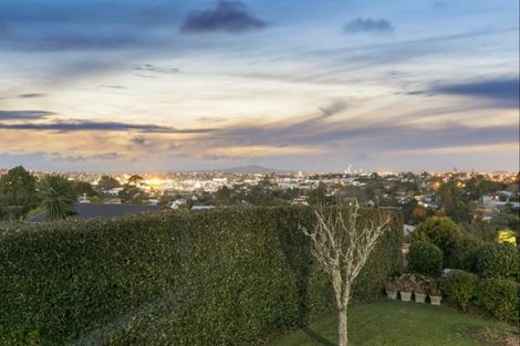 Photo of property in 12 Ross Avenue, Glenfield, Auckland, 0629