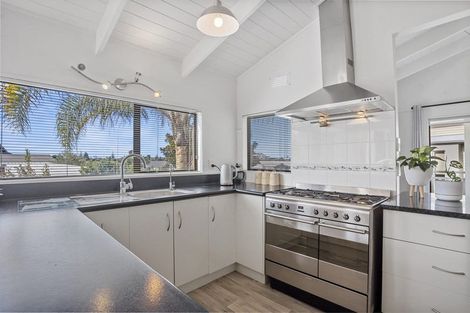 Photo of property in 124 Pepe Road, Tairua, 3508