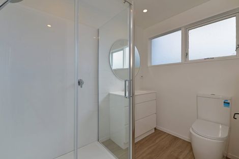 Photo of property in 5a Edgecombe Street, Newlands, Wellington, 6037