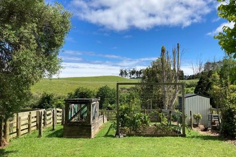 Photo of property in 1339 Main North Road, Urenui, 4375