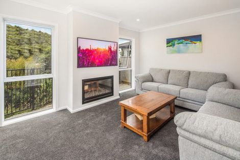 Photo of property in 3 Riroriro Close, Crofton Downs, Wellington, 6035