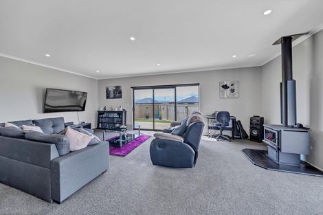 Photo of property in 8 Reremoana Close, Hawera, 4610