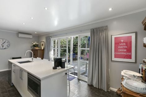 Photo of property in 11 Tinakori Road, Thorndon, Wellington, 6011
