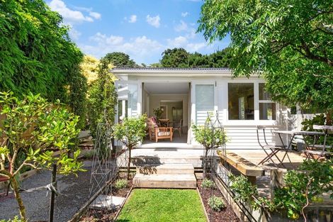 Photo of property in 19 Paremata Crescent, Paremata, Porirua, 5024