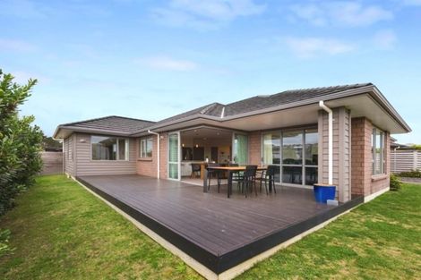 Photo of property in 32 Sumner Terrace, Aotea, Porirua, 5024