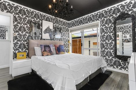 Photo of property in 55 Cliff View Drive, Green Bay, Auckland, 0604