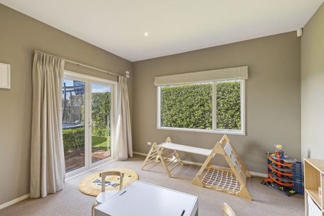 Photo of property in 10 Sampson Avenue, Waiwhakaiho, New Plymouth, 4312