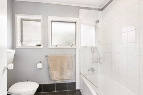 Photo of property in 1/15 Lancelot Place, Glenfield, Auckland, 0629