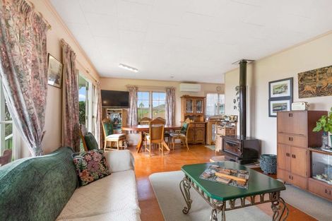 Photo of property in 5 Mcleod Road, South Head, Helensville, 0874