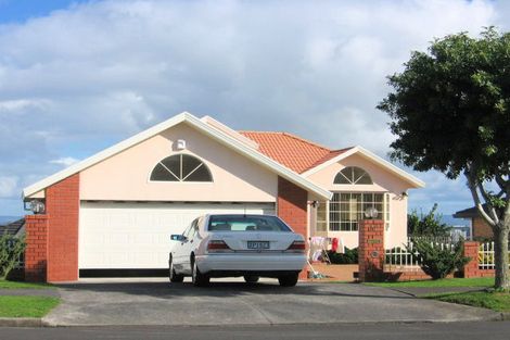 Photo of property in 11 Lobelia Rise, Goodwood Heights, Auckland, 2105