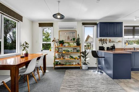 Photo of property in 19 Kahikatea Street, Inglewood, 4330