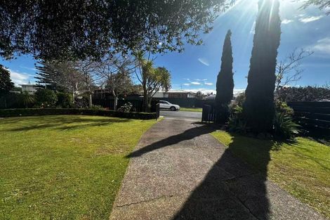 Photo of property in 120 Ennis Avenue, Pakuranga Heights, Auckland, 2010
