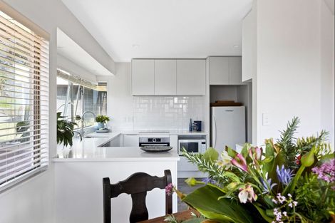 Photo of property in 4/96 William Bayes Place, Red Beach, 0932