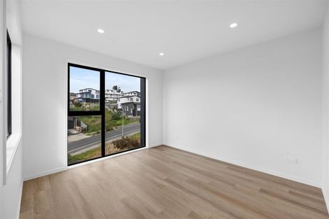Photo of property in 37 Paina Crescent, Massey, Auckland, 0614