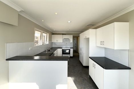 Photo of property in 92 Bond Crescent, Forrest Hill, Auckland, 0620