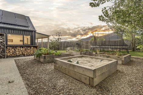 Photo of property in 19 Grandview Road, Lake Hawea, 9382