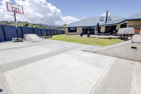 Photo of property in 9 Westvale Drive, Greymouth, 7805