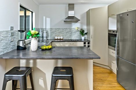 Photo of property in 2/131 Browns Bay Road, Browns Bay, Auckland, 0630