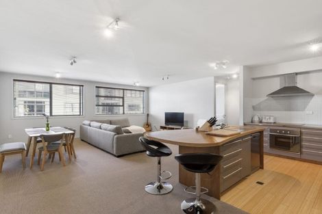 Photo of property in 2/337 Jackson Street, Petone, Lower Hutt, 5012