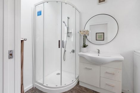 Photo of property in 2 Te Pari Pari Road, Pukerua Bay, 5026