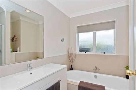 Photo of property in 52 Russley Drive, Mount Maunganui, 3116