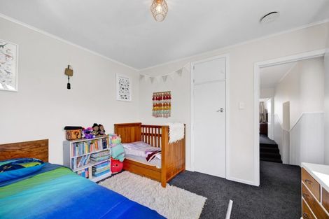 Photo of property in 1 Nikau Street, Inglewood, 4330