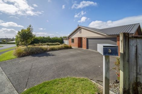 Photo of property in 3 Manuka Place, Whalers Gate, New Plymouth, 4310
