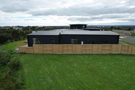 Photo of property in 65 Vaucluse Heights, Fitzherbert, Palmerston North, 4410